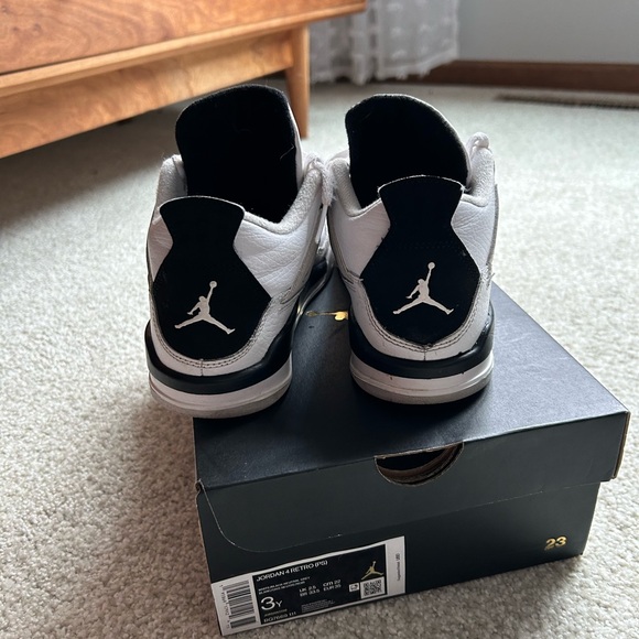 Jordan 4 retro “Military Black”  (PS) size 3y (fits woman 5) - Picture 3 of 3